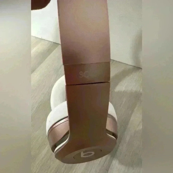 Beats by Dr. Dre Solo Wireless On Ear Headphones Rose Gold - Picture 8 of 12
